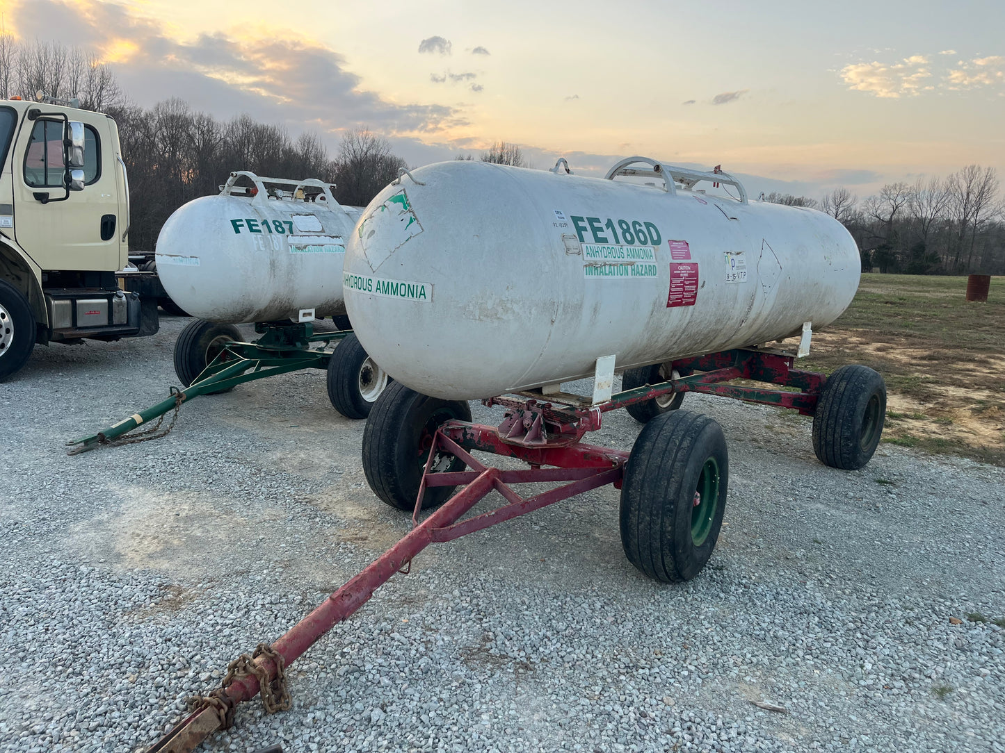 1000 GAL NITROGEN TANK WITH RUNNING GEAR