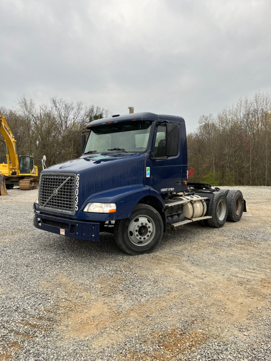 2007 Volvo VNM84T200 Day Cab