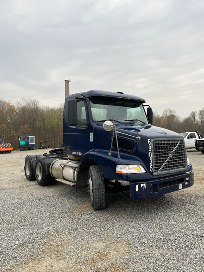 2007 Volvo VNM84T200 Day Cab