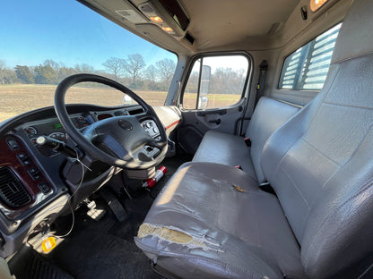 2017 Freightliner Business Class M2 106 Flatbed Truck